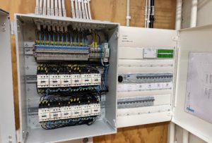 Inkoppling av KNX och kontaktorer